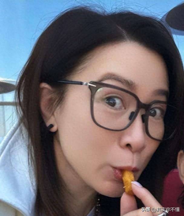 51岁佘诗曼带5岁干儿子约会太好哭!未婚未育却比亲妈还会宠_Jaco_陈山聪_干妈