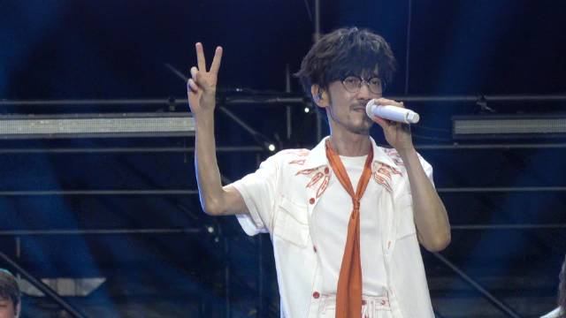 周传雄荆州音乐节唱《黄昏》，安利家乡藕汤