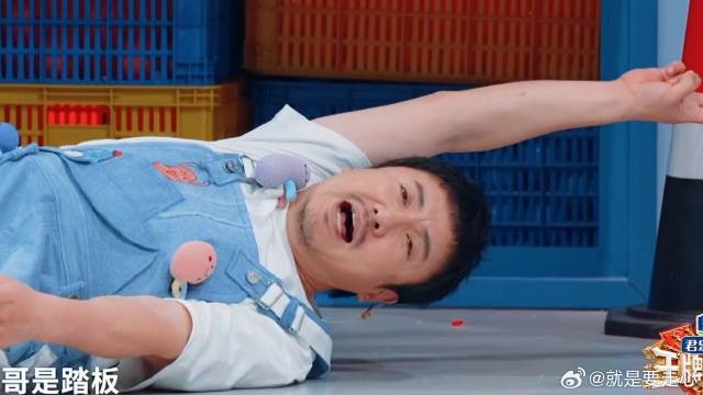 论抽象还得是沈腾，这跑步机插线演的，唐国强都没眼看！