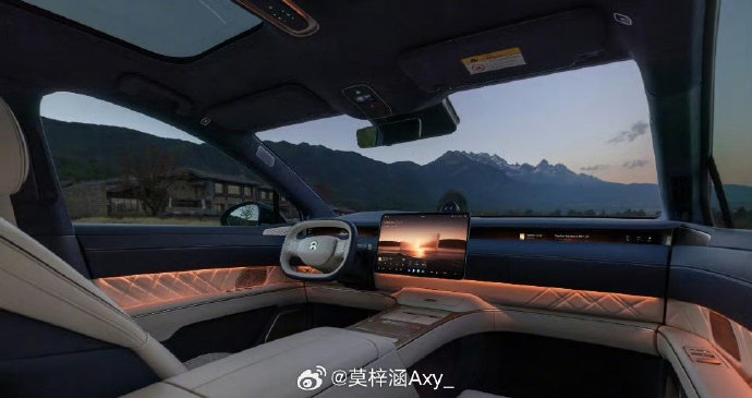沉浸式娱乐汽车座舱