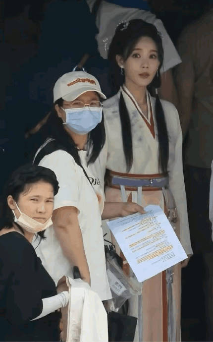 李一桐近视眼拍戏会影响拍摄效果吗？