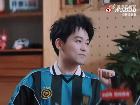 苏醒获梅西微博点赞回复，发布致敬单曲合影追星