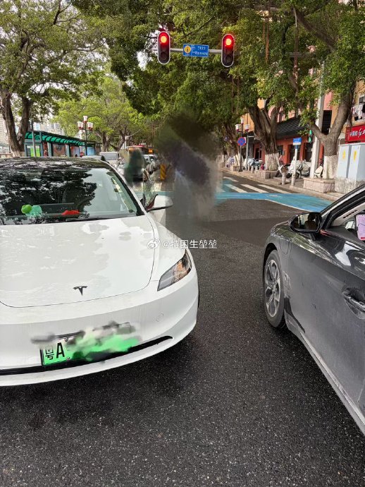 正常行驶突然自动紧急制动