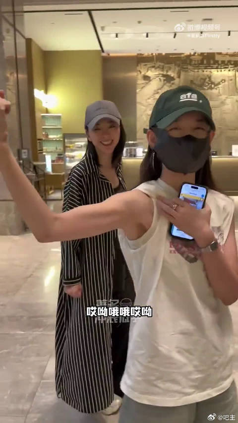 黄小蕾带蒋依依连夜按摩缓解肌肉劳损