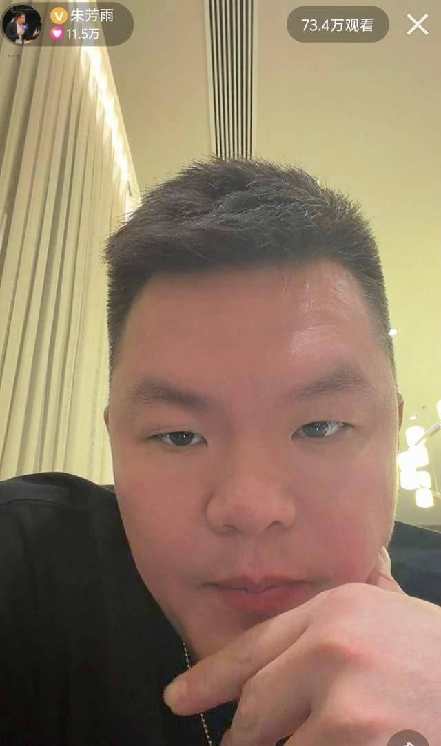 朱芳雨直播盛赞张镇麟，称其为国内最强小前锋，攻防兼备实力非凡