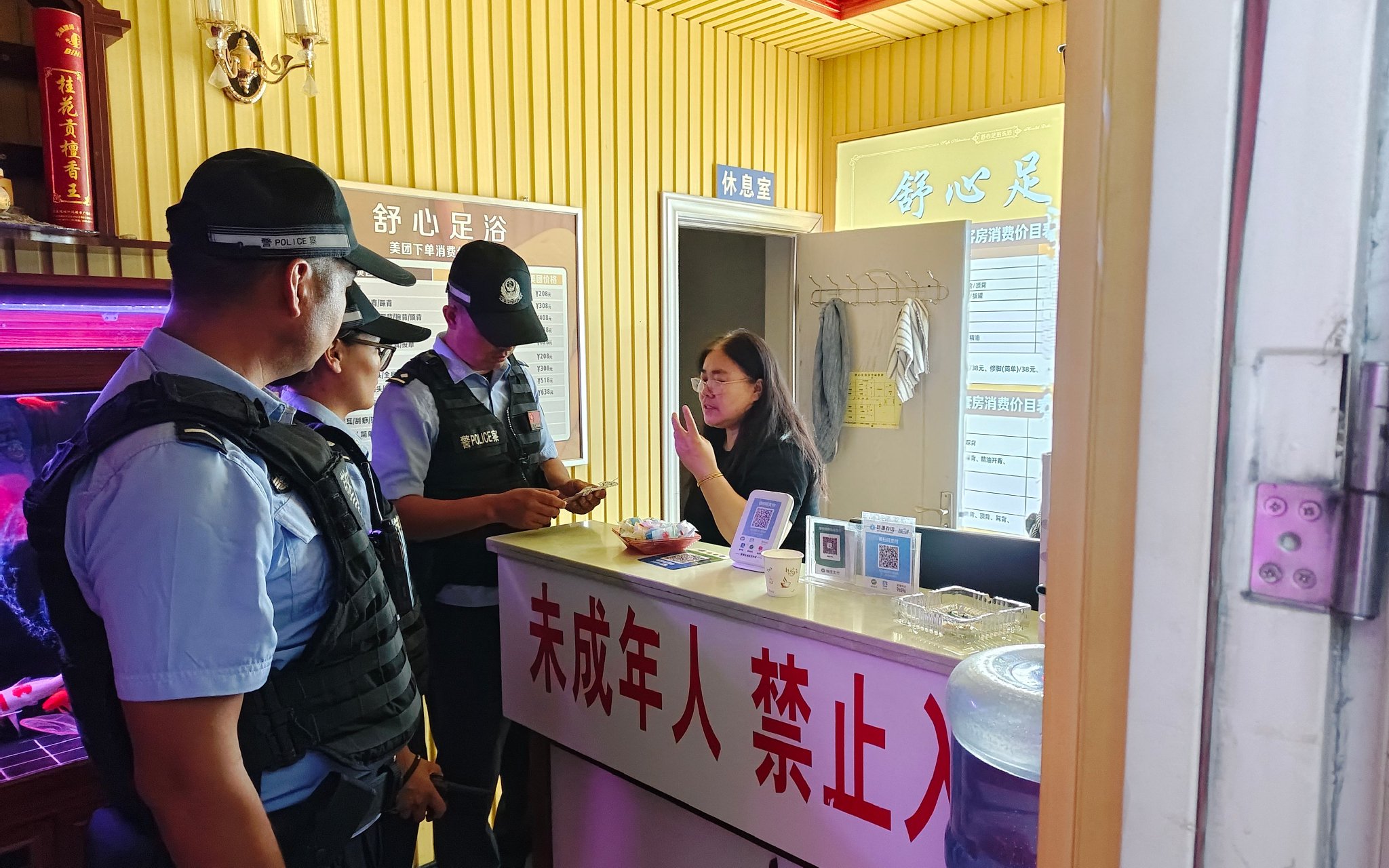 哈巴河縣公安局重點檢查賓館酒店、娛樂場所、出租房屋等點位。阿勒泰公安供圖