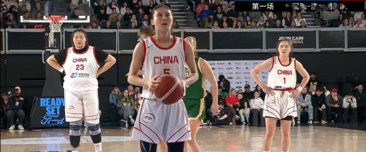 2米26张子宇砍下28分10板！中国女篮两分惜败澳大利亚，王思雨16分