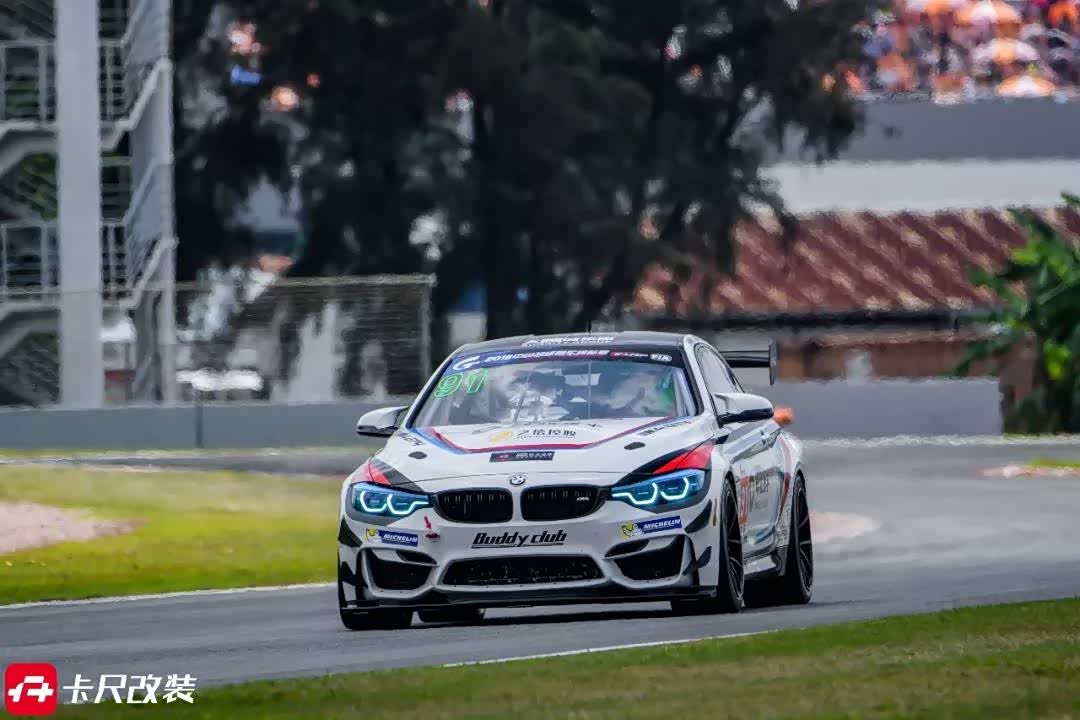 100多万买宝马M4 还是买BMW GT4赛车?跟M4差别有多大?