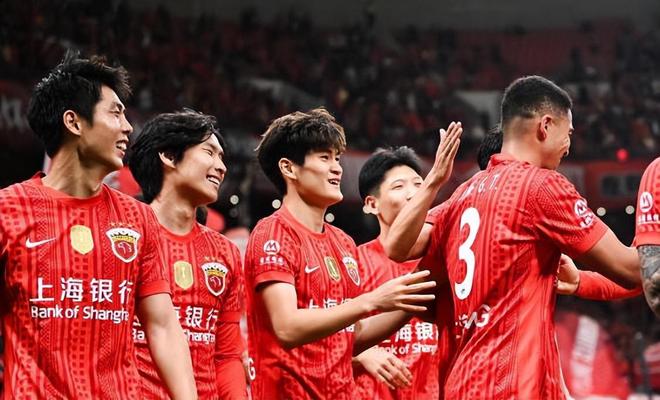 古斯塔沃攻破上港大门却拒绝庆祝，进球还被吹为无效，引发热议