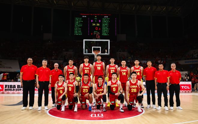中国男篮调整首发阵容：李弘权顶替王俊杰首发 杨瀚森继续替补