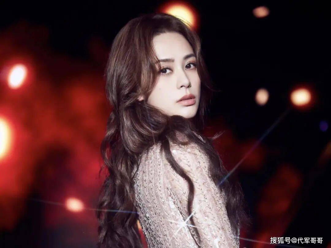 45岁钟欣潼近况曝光！曾经历一段失败婚姻，如今定居上海还是单身