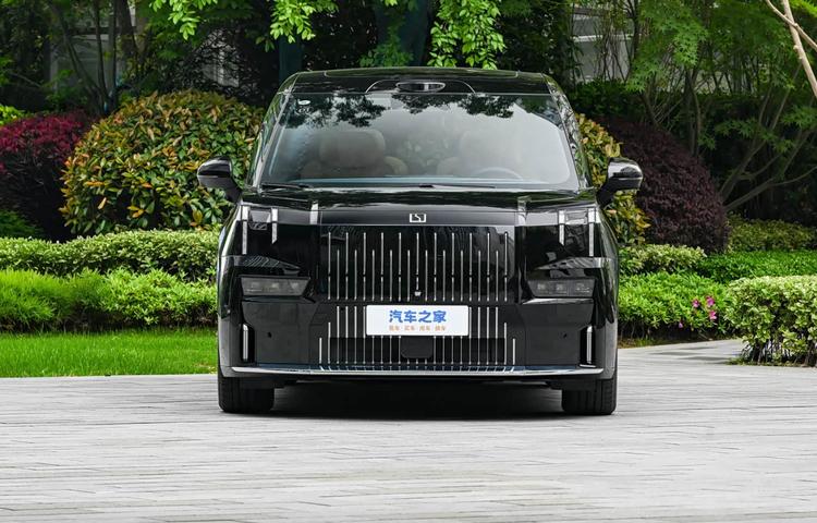 还看啥埃尔法,豪华MPV就看它!车长5217mm,提速3.9s,43.98万起