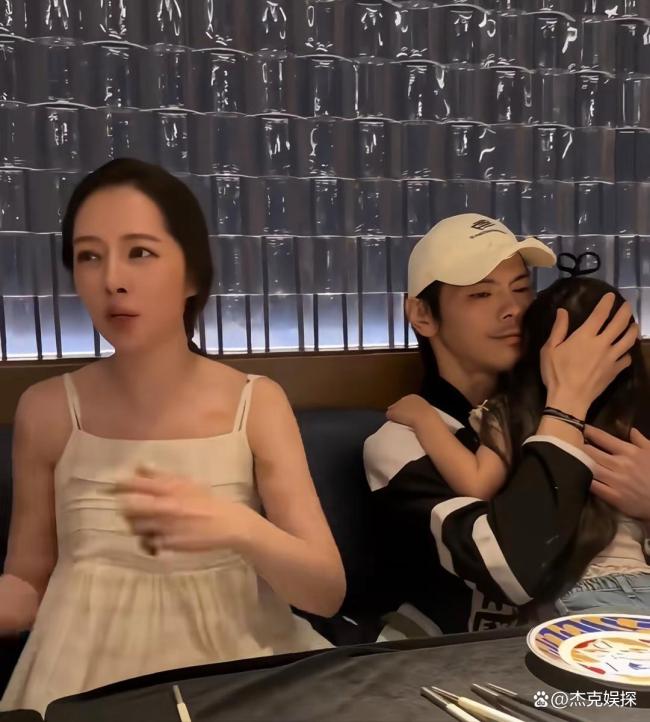 郭碧婷向佐儿子女儿近照 温馨同框打破婚变传闻