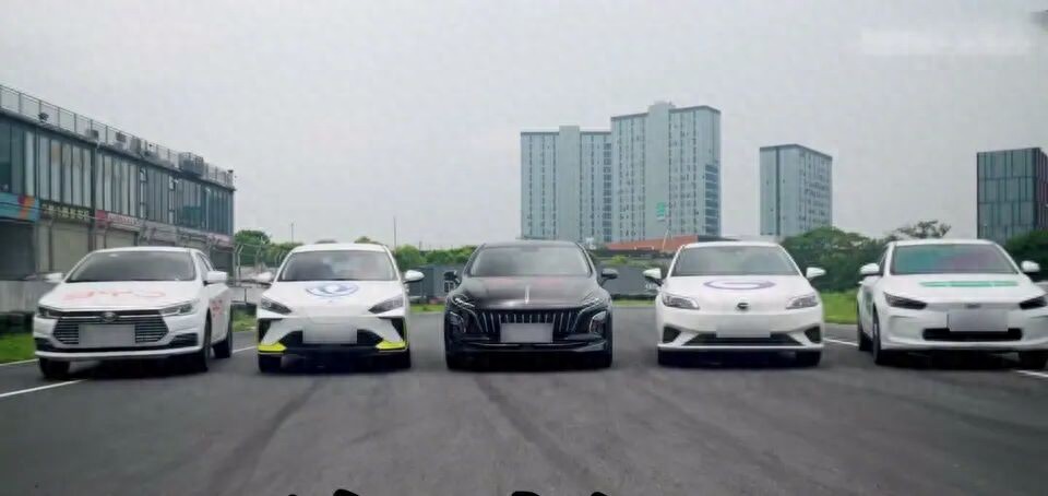 比亚迪秦PLUS EV对比广汽埃安AION S、小鹏MONA M03
