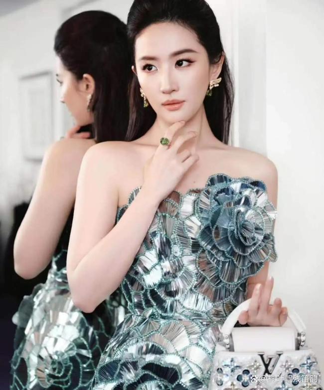 刘亦菲琉璃玫瑰裙 时尚圈的“第一顺位”证明