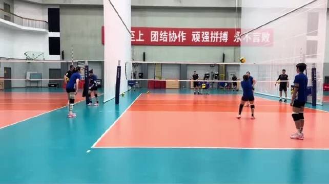 李盈莹回京归队训练，与朱星辰金佳宝单独训练