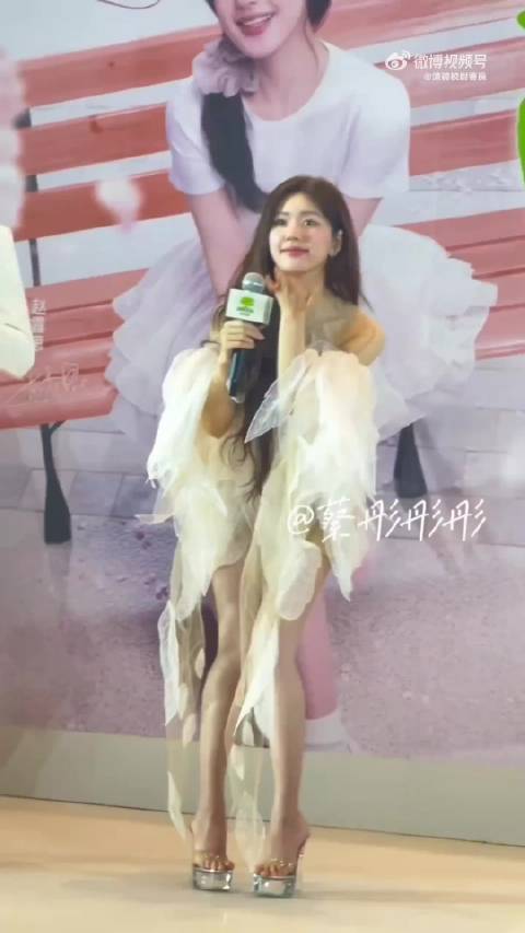 恭喜赵露思超like破3w！大家记得来看许我耀眼
