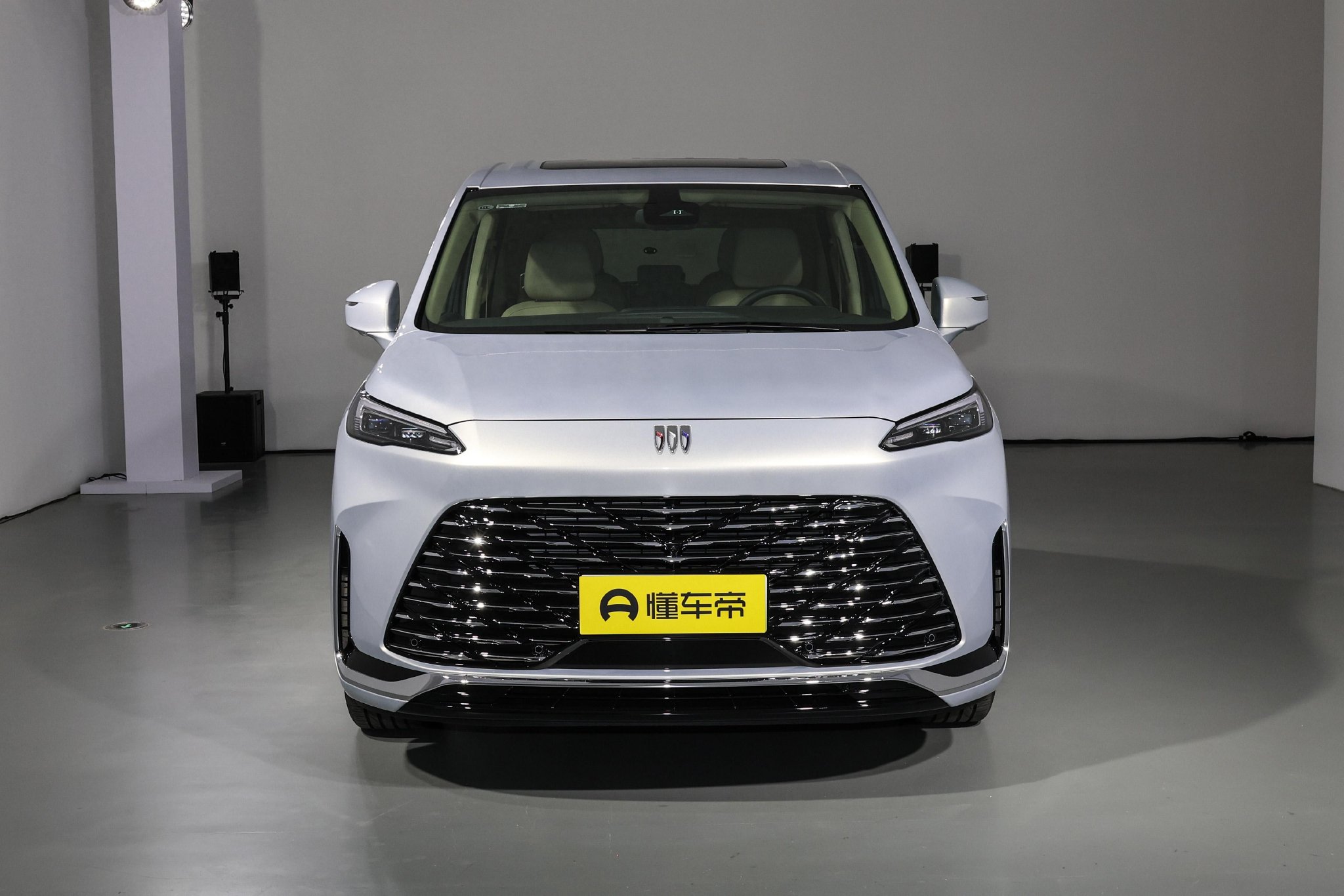 别克GL8陆尚 PHEV,惠后20万出头,7座布局,空间大,油耗低,香吗