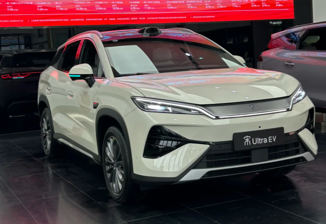 15 万也能享 800V 闪充？这 3 台纯电 SUV，充电 9 分钟补能大几百公里