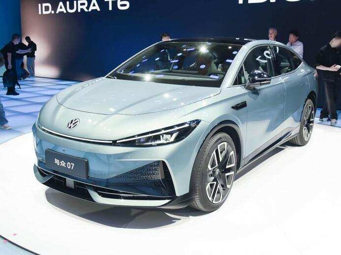 预算15万买纯电轿车?这3款智能、续航、颜值都一步到位