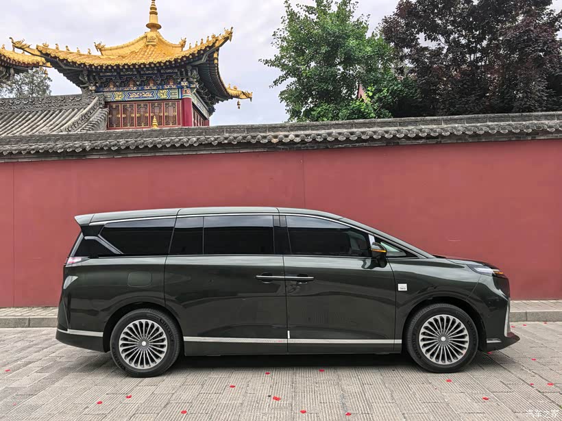 极狐问道V9解析:产品力支撑品牌进阶,客观梳理车型优势与不足