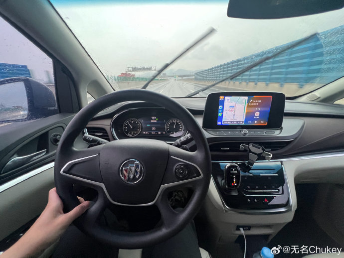 GL8陆上公务舱入门版配置够家用吗？