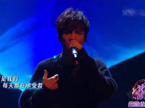 话筒杆随老薛一同经历“极限挑战”，笑到打鸣