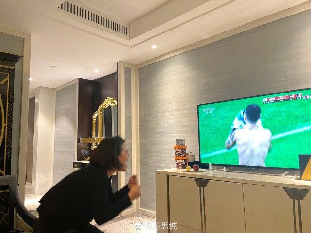 梅西夺冠，胡歌张若昀李冰冰潘粤明马思纯张靓颖激情祝贺_新闻