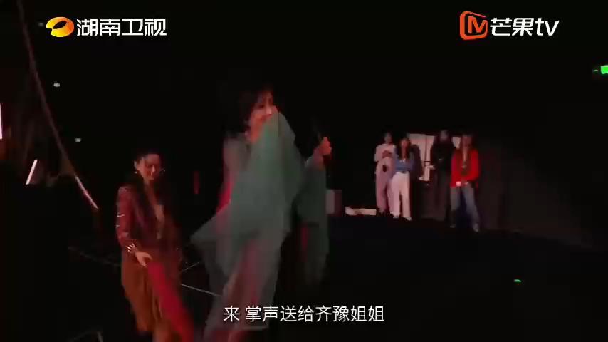 《歌手2026》现场，歌手齐豫寄语90名香港与台湾学子