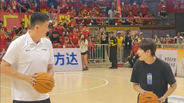 杜锋杨力维比拼三分球