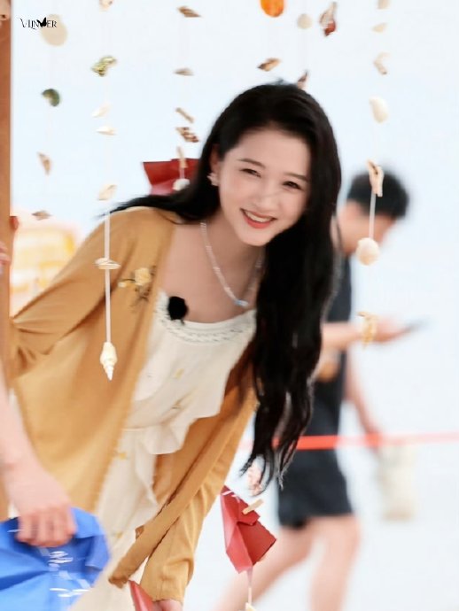 关晓彤和李昀锐在团综中关系如何？