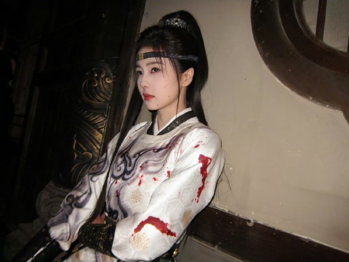 白鹿春晚后台与沈腾宋威龙憋笑细节是什么？