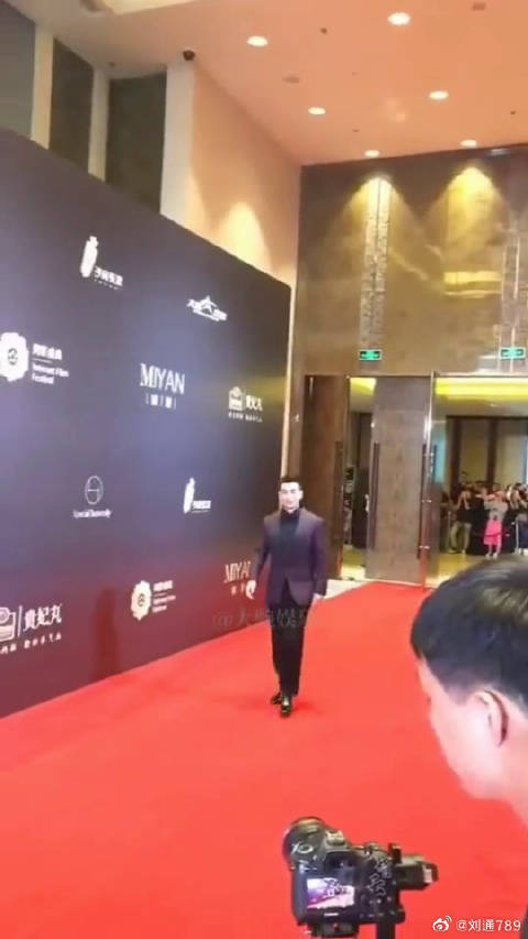 赵文卓携战狼3对决甄子丹叶问4