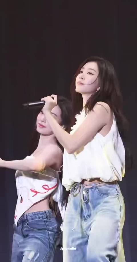 RED演唱会跳广播体操并演绎家有儿女主题曲
