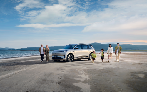 20万预算，适合家用的6座SUV？eπ008值得考虑-消费网