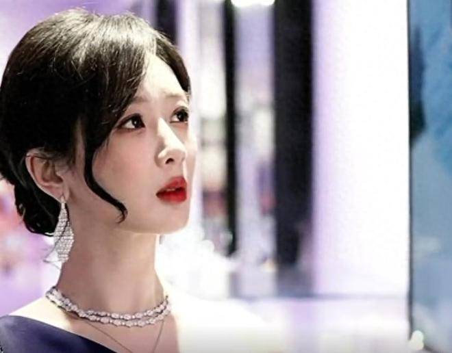 上海这天,勒克莱尔脖子粗壮,周翊然瘦成鸡崽,杨紫的骨相赢麻了