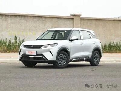 10万纯电小钢炮横评：元UP/MG4 X/零跑Lafa5怎么选