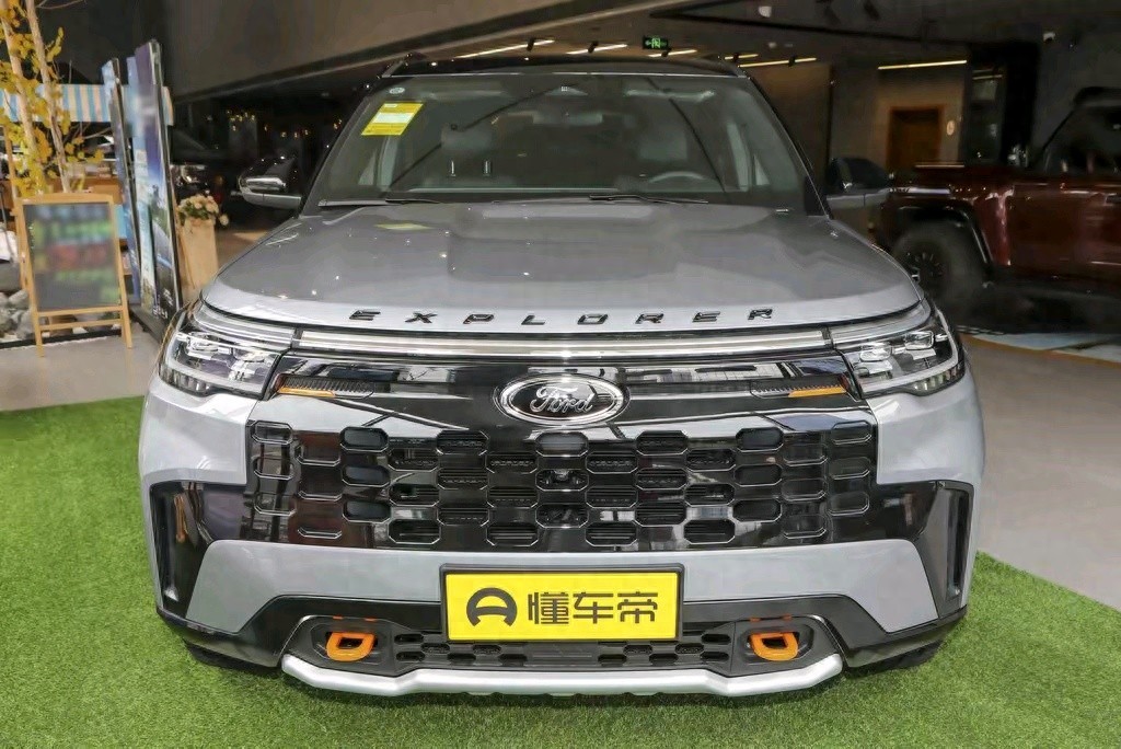 2025款福特探险者试驾:全能家用SUV,带全家踏青露营选它