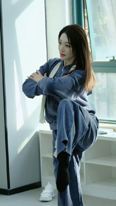 网友为何建议李小冉合作时请专业PR评估？