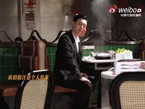 张艺兴暑期档挨打角色引热议，踏实表演获认可
