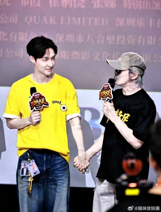 周星驰如何评价张艺兴在片场的即兴发挥？