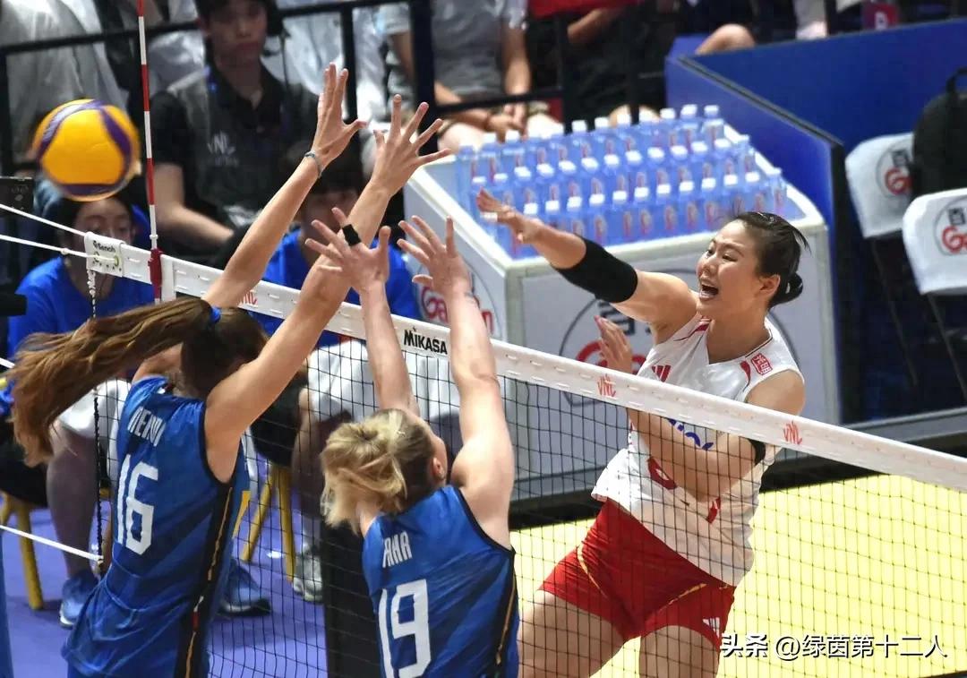 虽败犹荣！中国女排五局鏖战意大利，两位00后新人让人看到未来