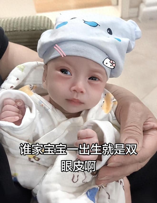 “最美新生儿”火了，像在娘胎做了医美一样，肤白貌美大眼睛，网友惊呼：像罗云熙小时候