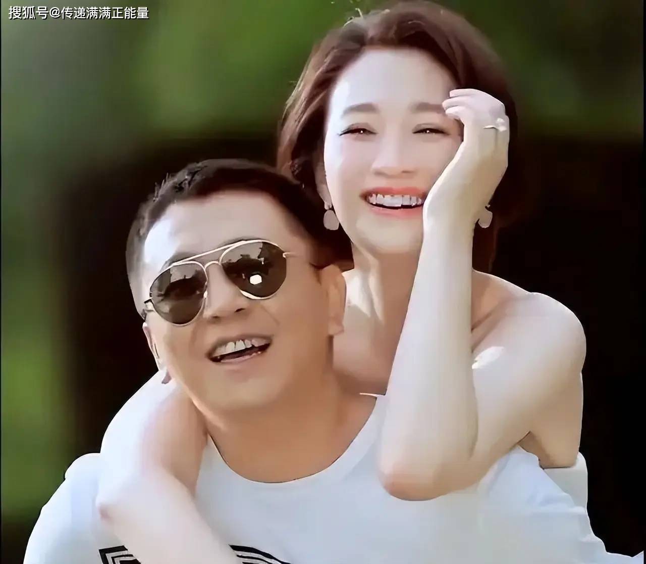 2个圈内潜规则，为何李小冉被曝离婚却全程沉默？