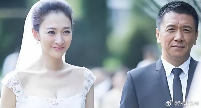 李小冉的代表作品《来不及说我爱你》讲了什么故事？