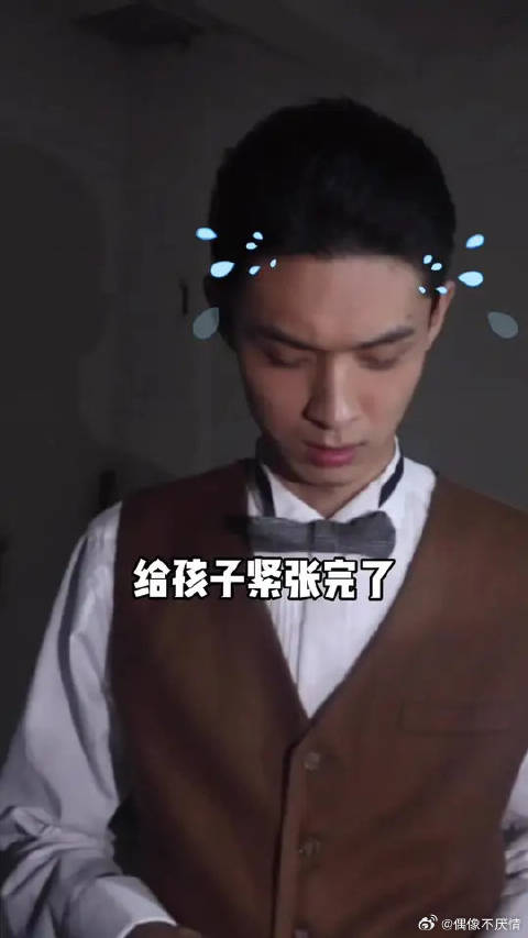 悬疑片变成动作片第一人，这个第一次吊威亚害怕的小可怜是谁呀