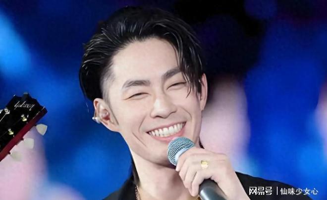 离婚8年后，48岁吴建豪官宣喜讯，网友：恭喜终于等到这一天