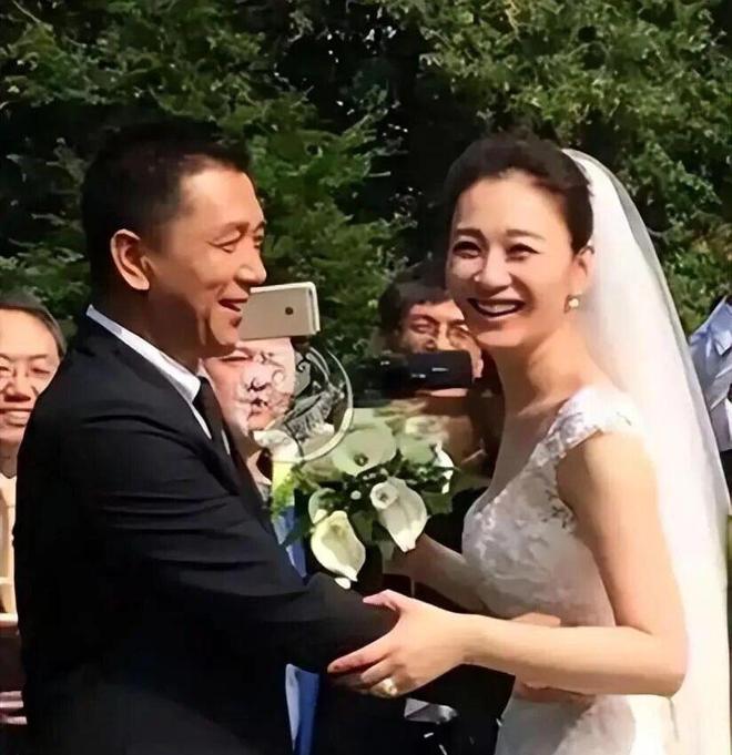 李小冉被曝去年已离婚！网友却心疼徐佳宁？