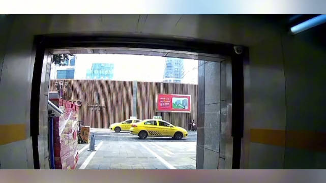 完善8D魔幻重庆立体交通 汽车专属电梯 解锁地下通行路线