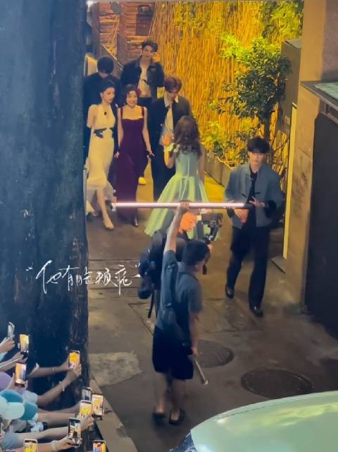 十年内没人懂李小冉转身对着唐艺昕勾手是什么意思